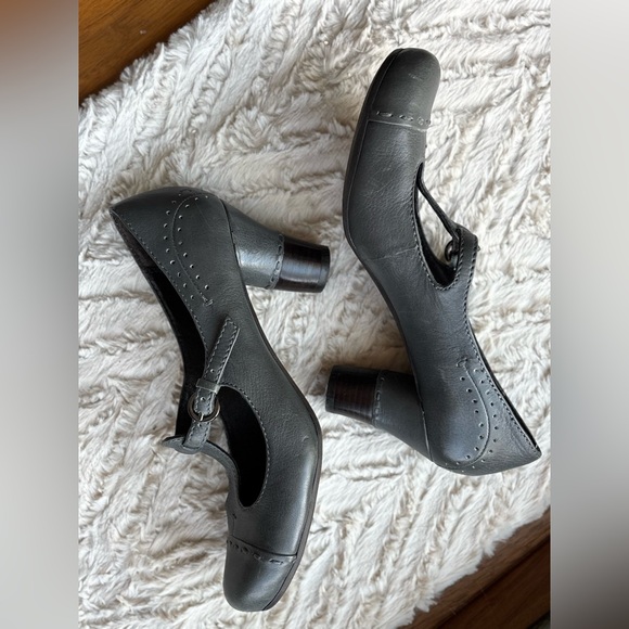 BIVIEL from Anthropologie: Mary Jane T-strap with brogue details 38/8 USA - Picture 13 of 15